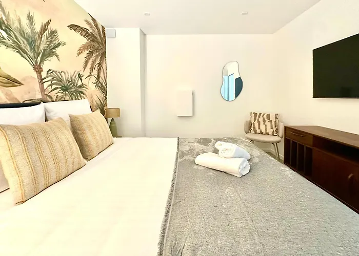Ac Parking Pool 2br 6 Pax *
